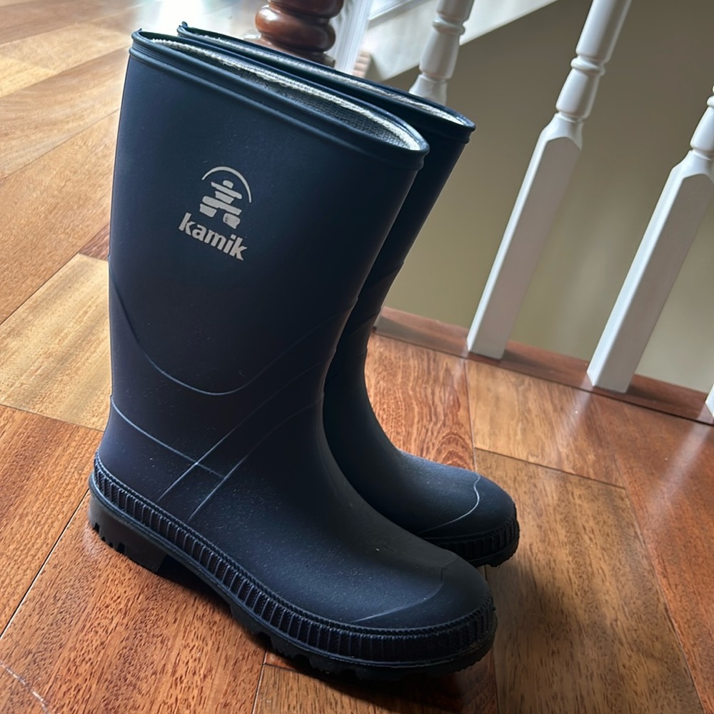 Kamik navy blue rain boots